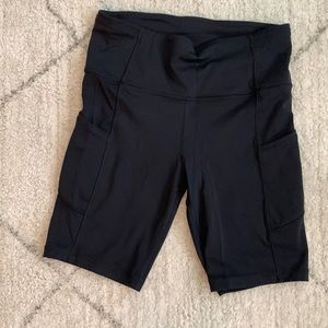 Womens size 6 lululemon bike shorts